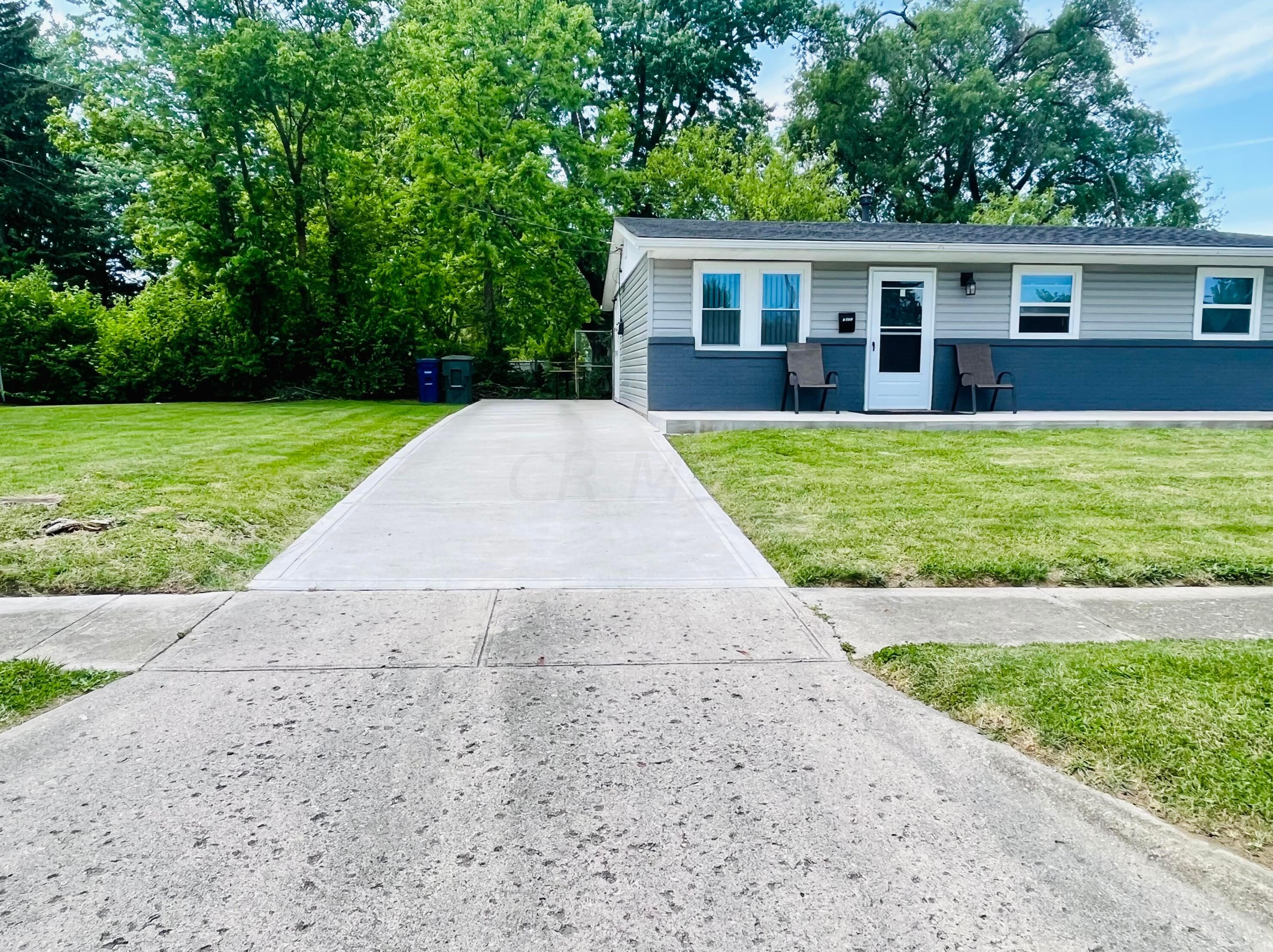 1337 Edsel Ct, Columbus, OH 43207-2107