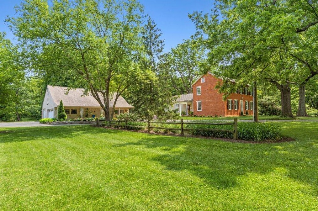9000 Perrill Rd, Ashville, OH 43103