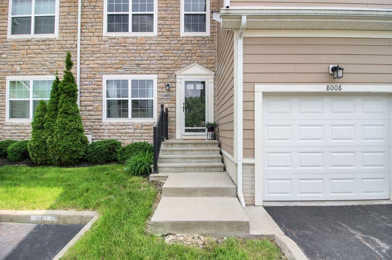 8008 Ravine Run Ln, Columbus OH 43235-6455 exterior