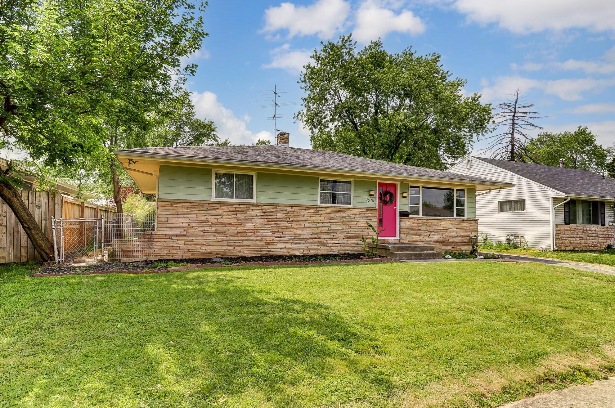 1513 Selkirk Rd, Columbus, OH 43227-3281