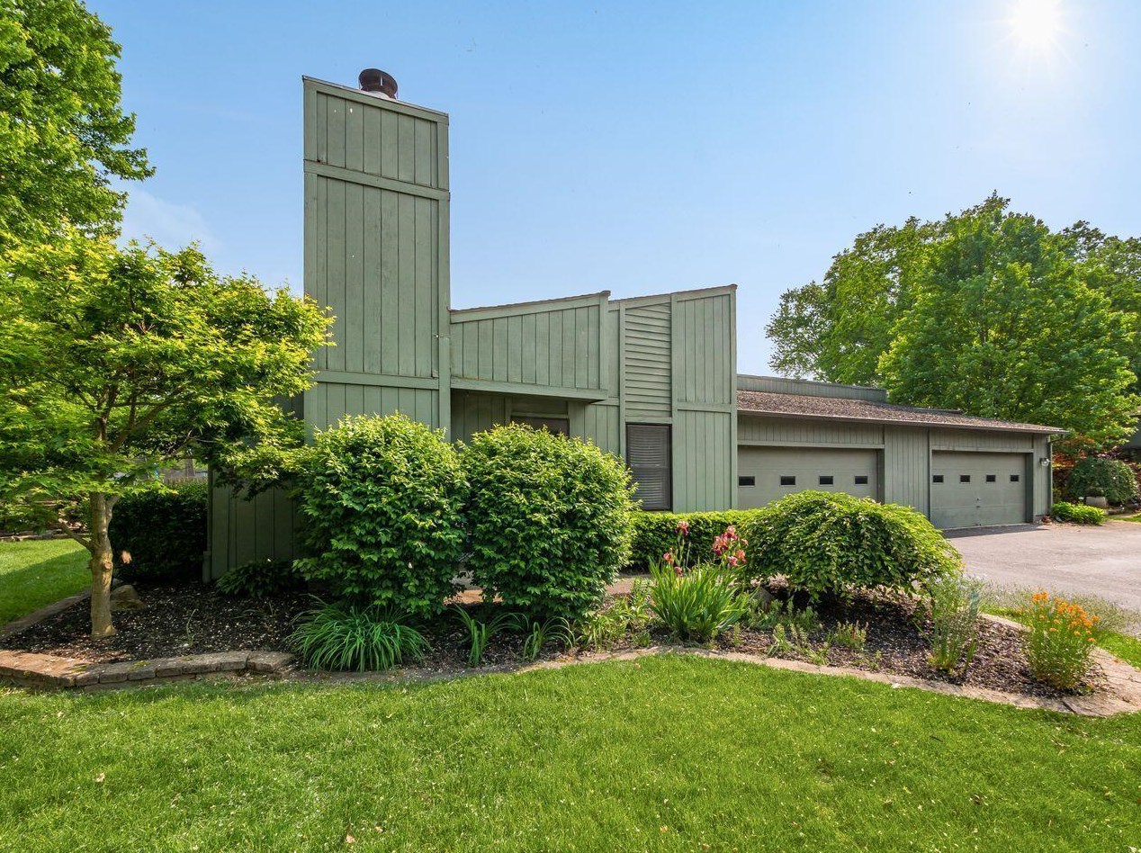 1319 Worthington Creek Dr, Columbus OH  43085-4722 exterior