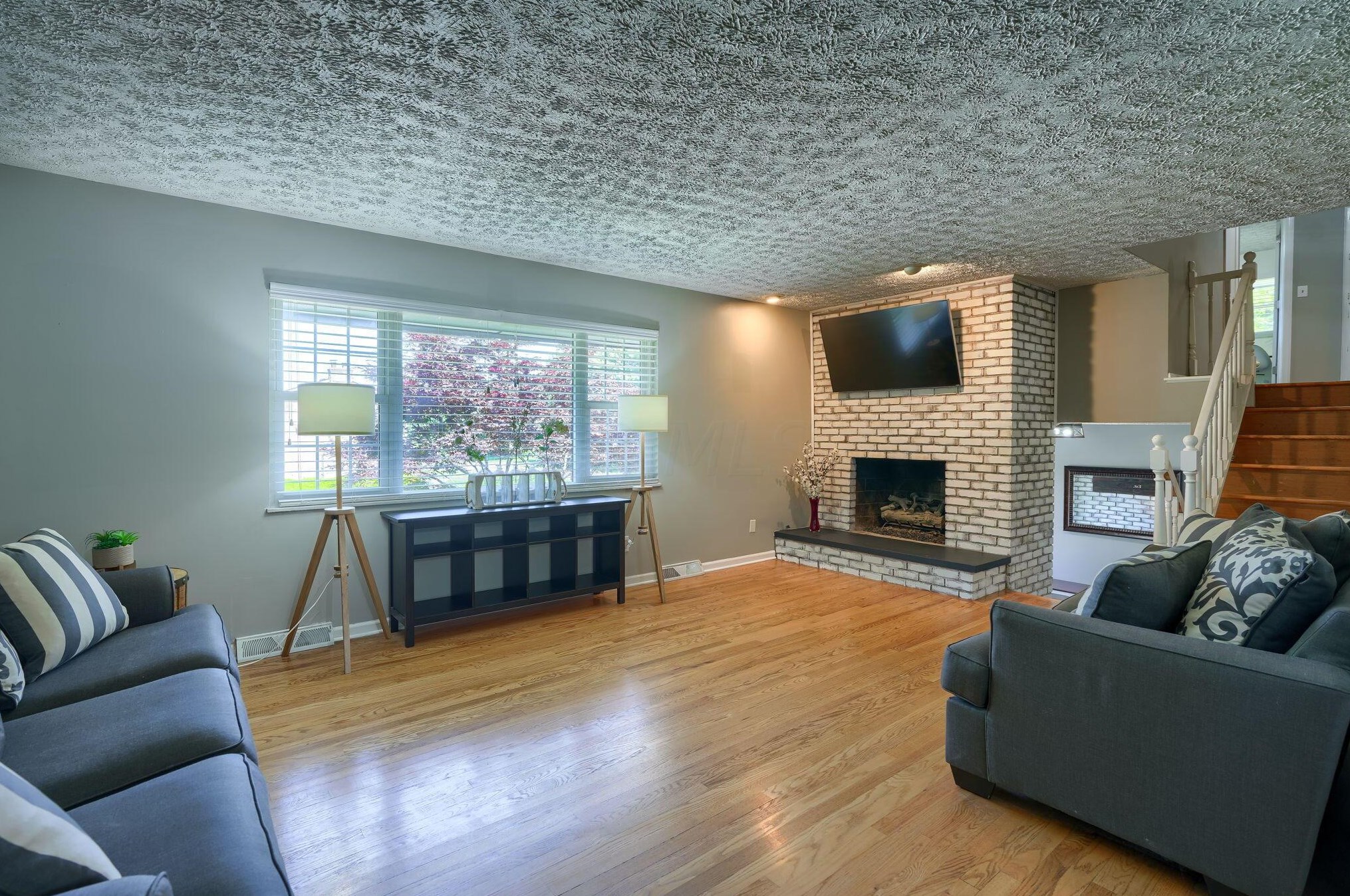 60 Savern Pl, Columbus OH  43230-3125 exterior