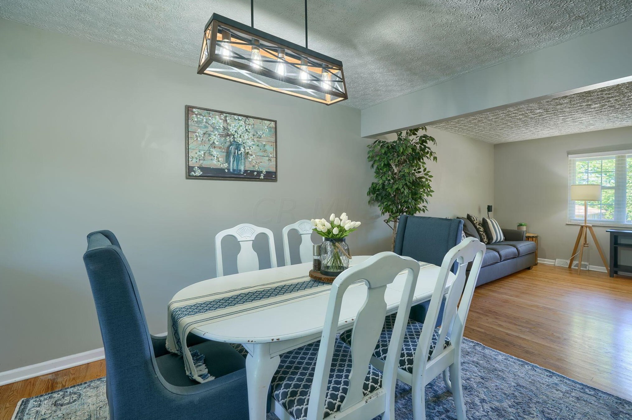 60 Savern Pl, Columbus OH  43230-3125 exterior