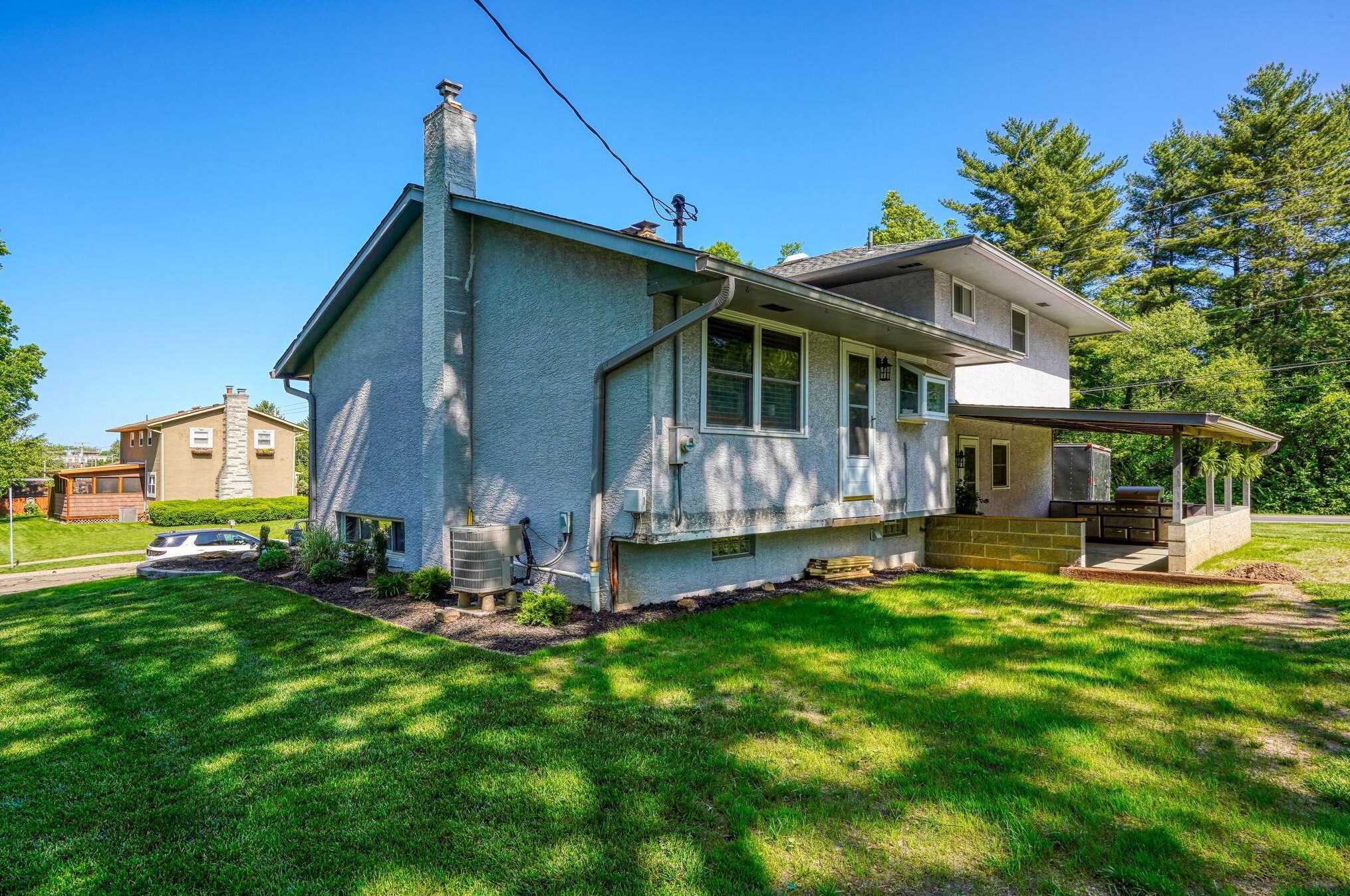 60 Savern Pl, Columbus OH  43230-3125 exterior