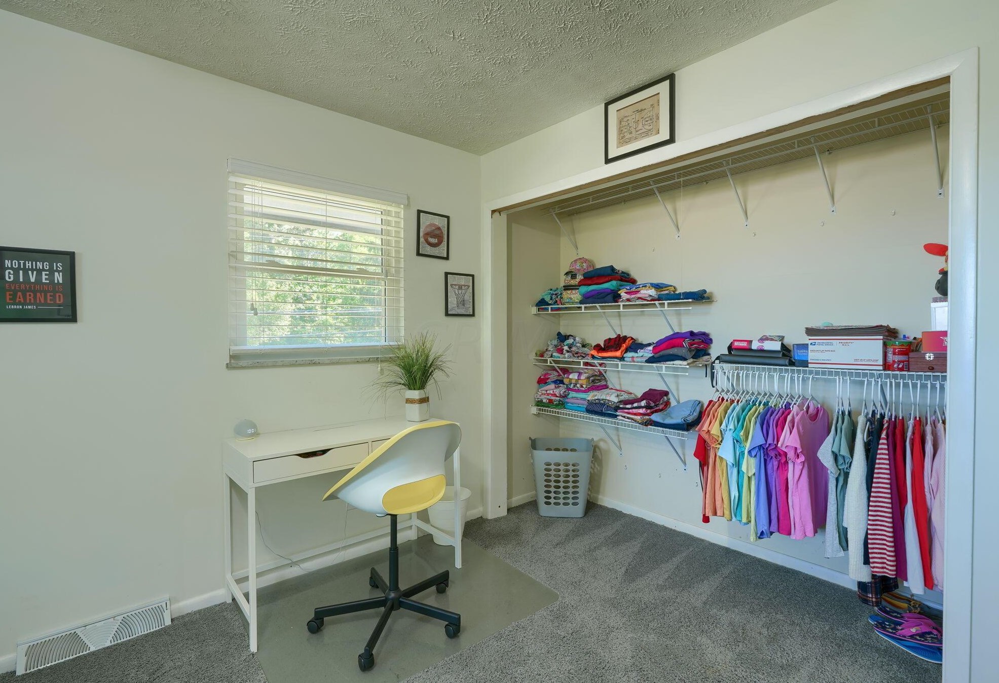 60 Savern Pl, Columbus OH  43230-3125 exterior