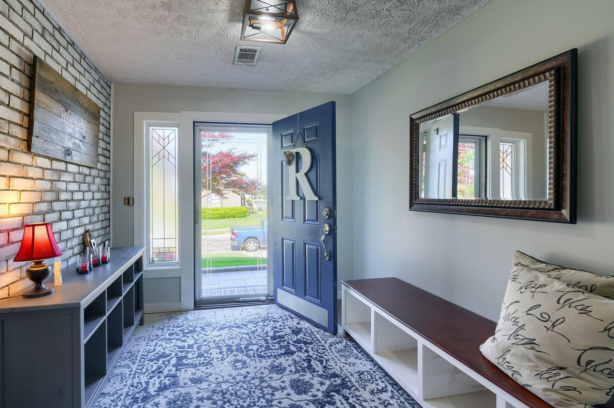 60 Savern Pl, Columbus OH  43230-3125 exterior