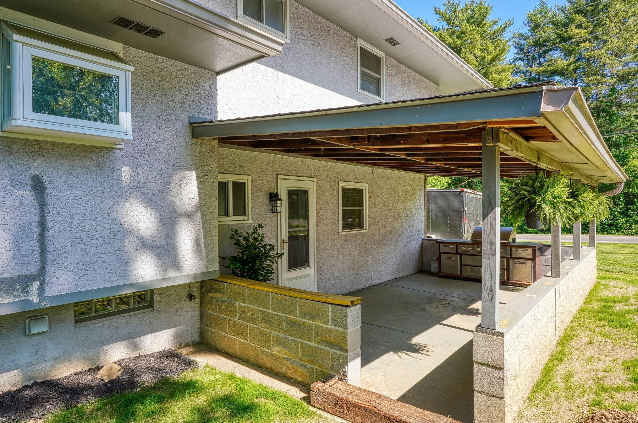 60 Savern Pl, Columbus OH  43230-3125 exterior