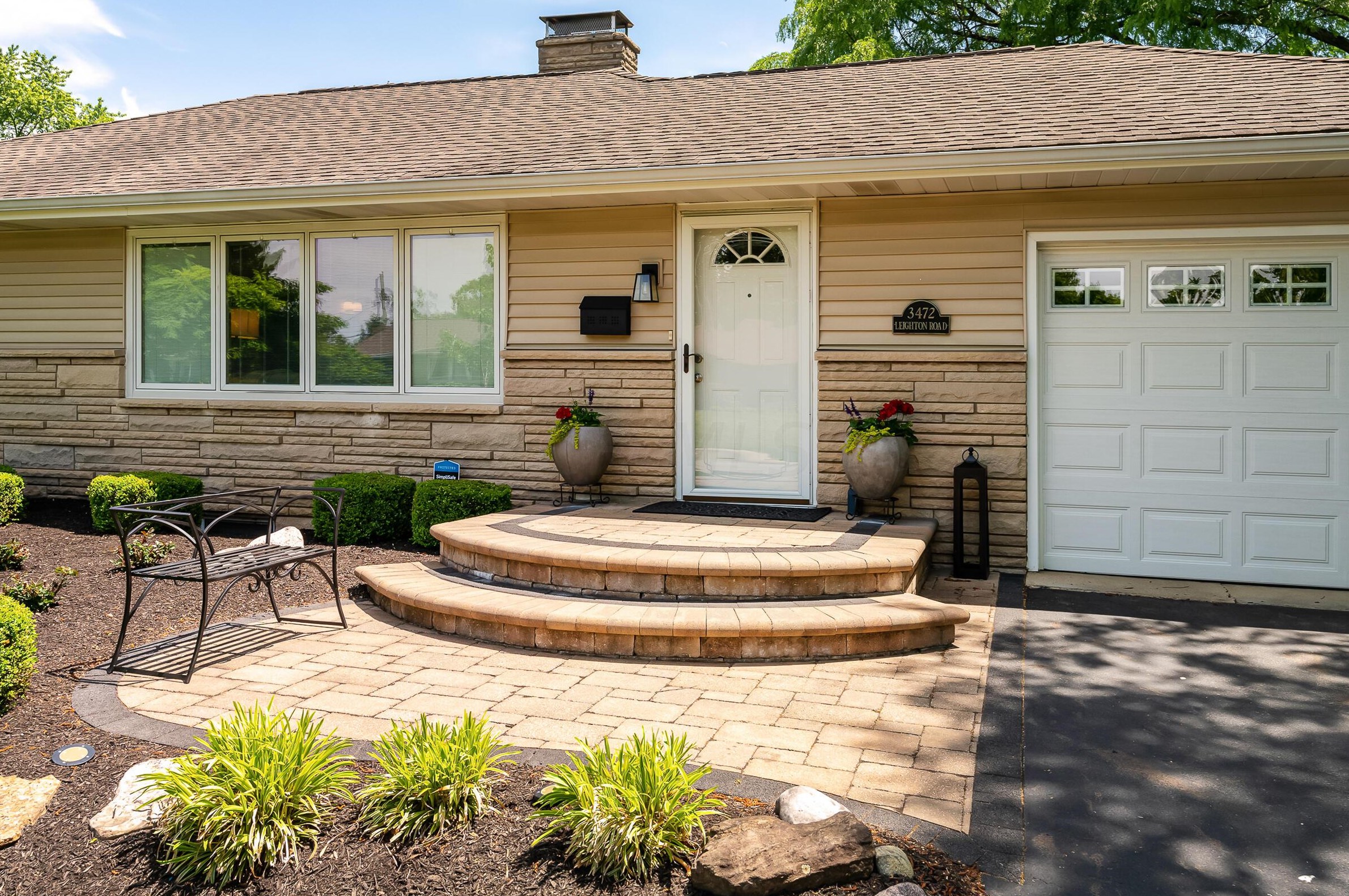 3472 Leighton Rd, Columbus, OH 43221-1323