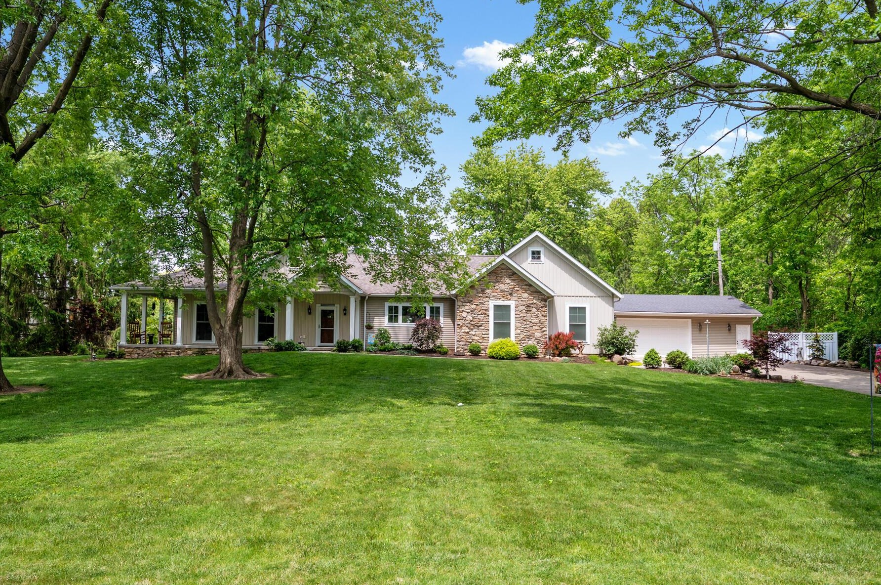 102 Firestone Dr, Delaware, OH 43015