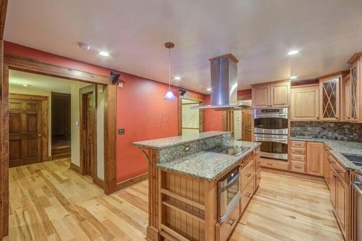 7564 Heatherwood Dr, Cnl Wnchstr OH  43110-8916 exterior