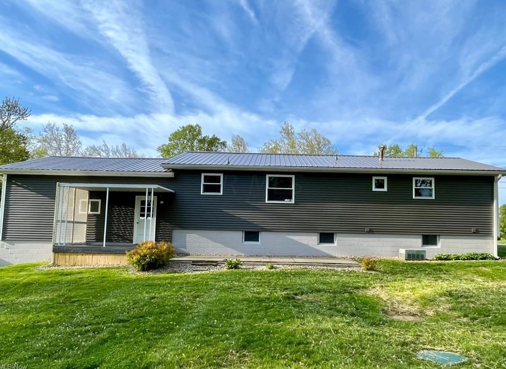 2055 Shady Ln, Zanesville, OH 43701
