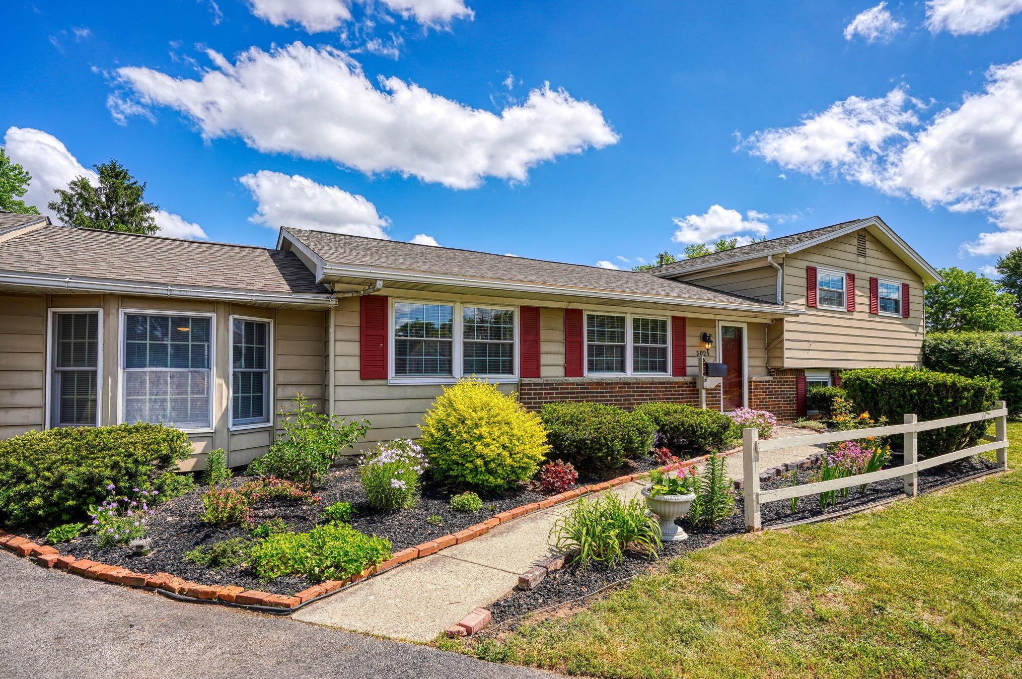 5024 Chingford Rd, Columbus, OH 43232-5312