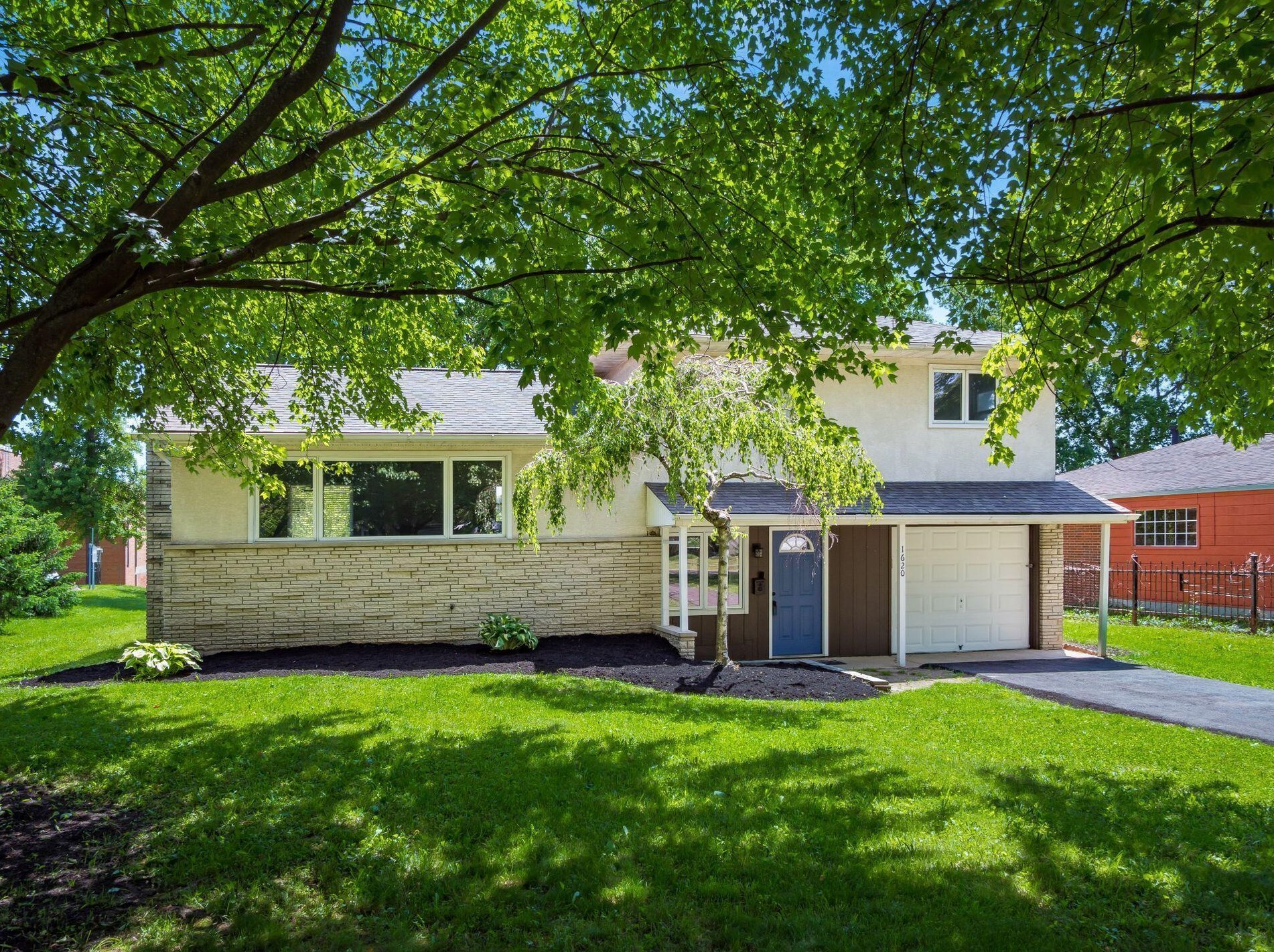 1620 Lattimer Dr, Columbus, OH 43227-2565