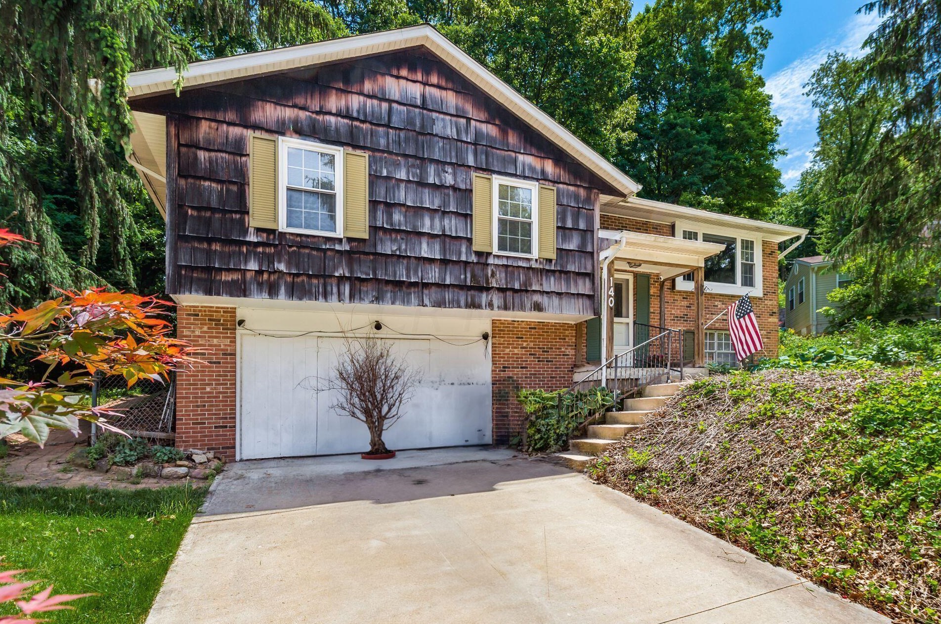 140 Chippewa Dr, Lancaster, OH 43130-2203