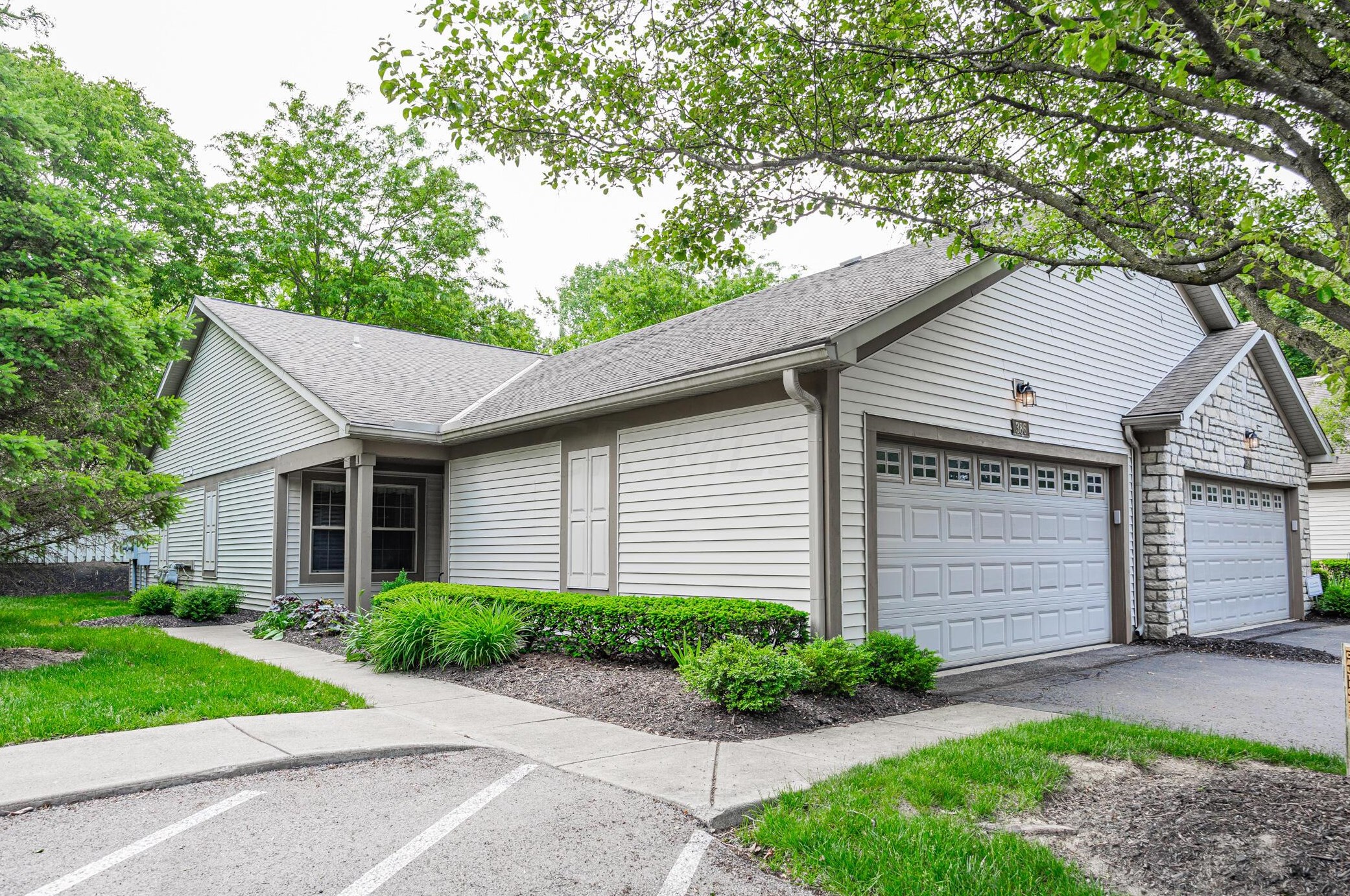 386 Crescent Ct, Westerville, OH 43081