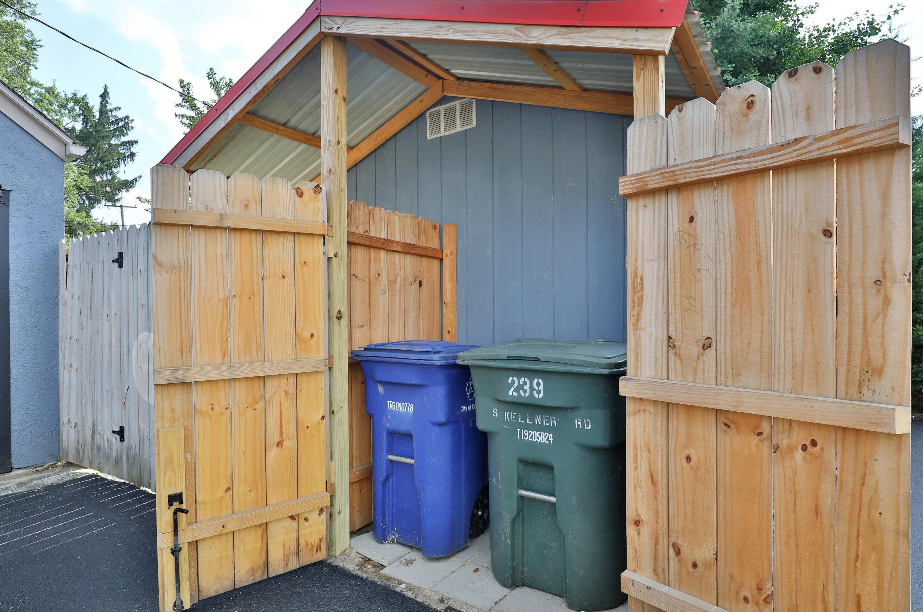 239 Kellner Rd, Columbus OH 43209-1530 exterior