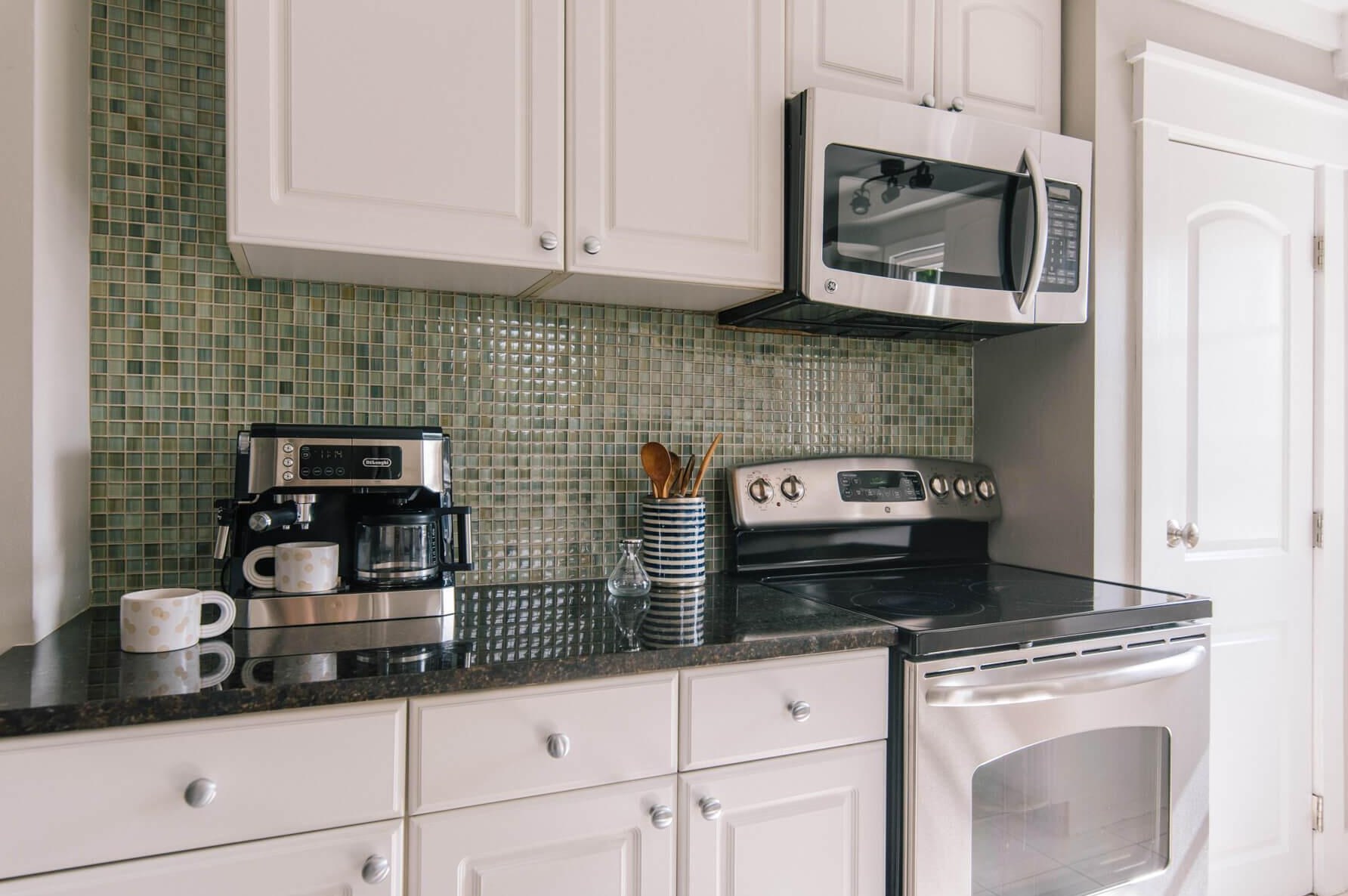 812 Gladden Rd, Columbus OH 43212-3811 exterior