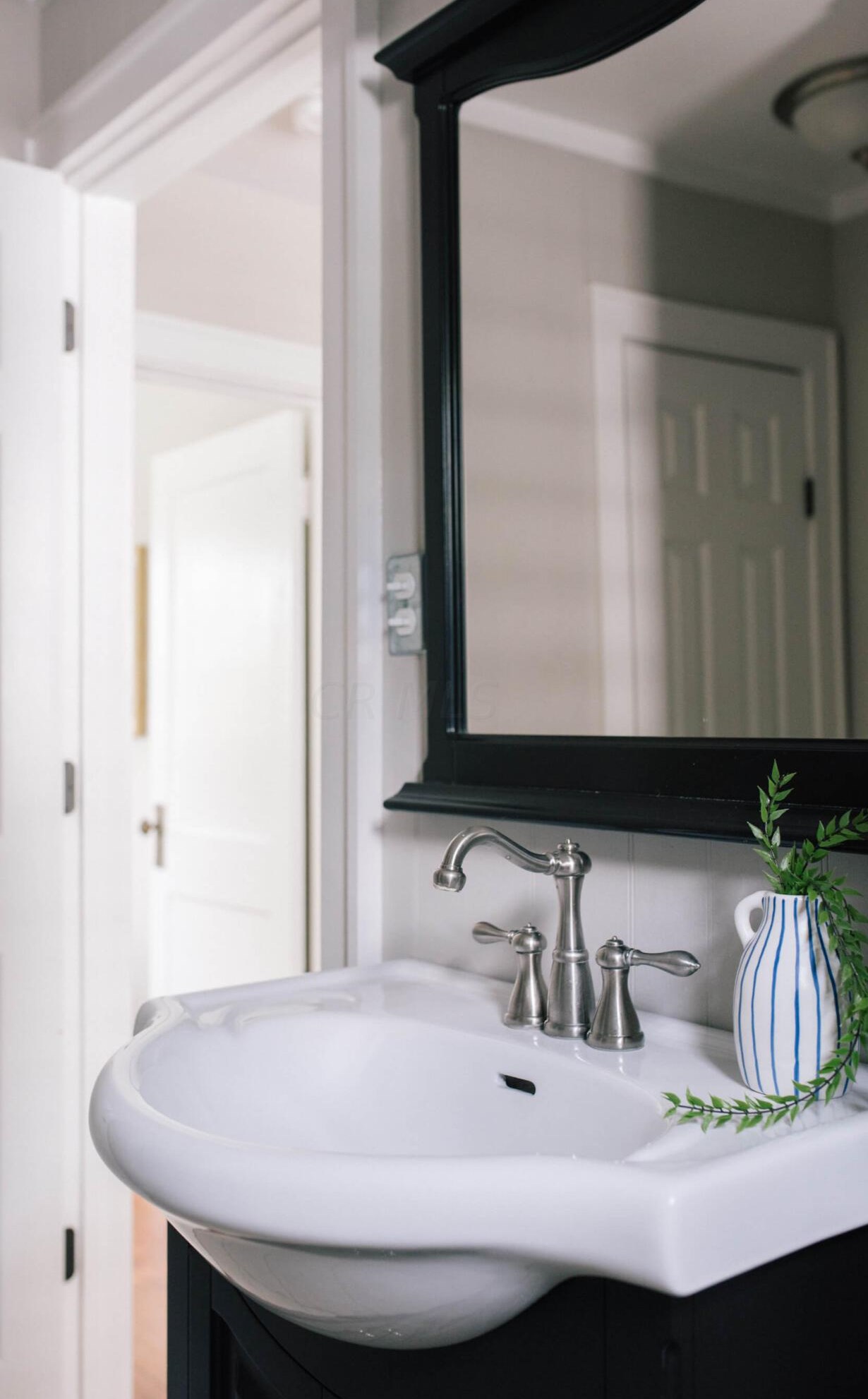 812 Gladden Rd, Columbus OH 43212-3811 exterior