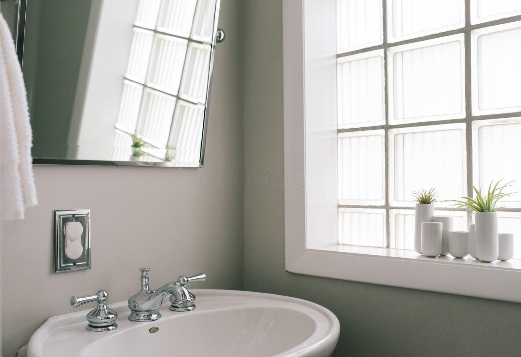 812 Gladden Rd, Columbus OH 43212-3811 exterior