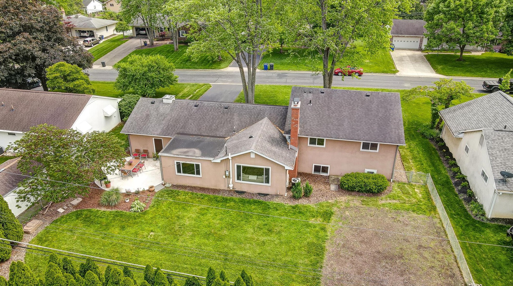1386 Friar Ln, Columbus, OH 43221-1528