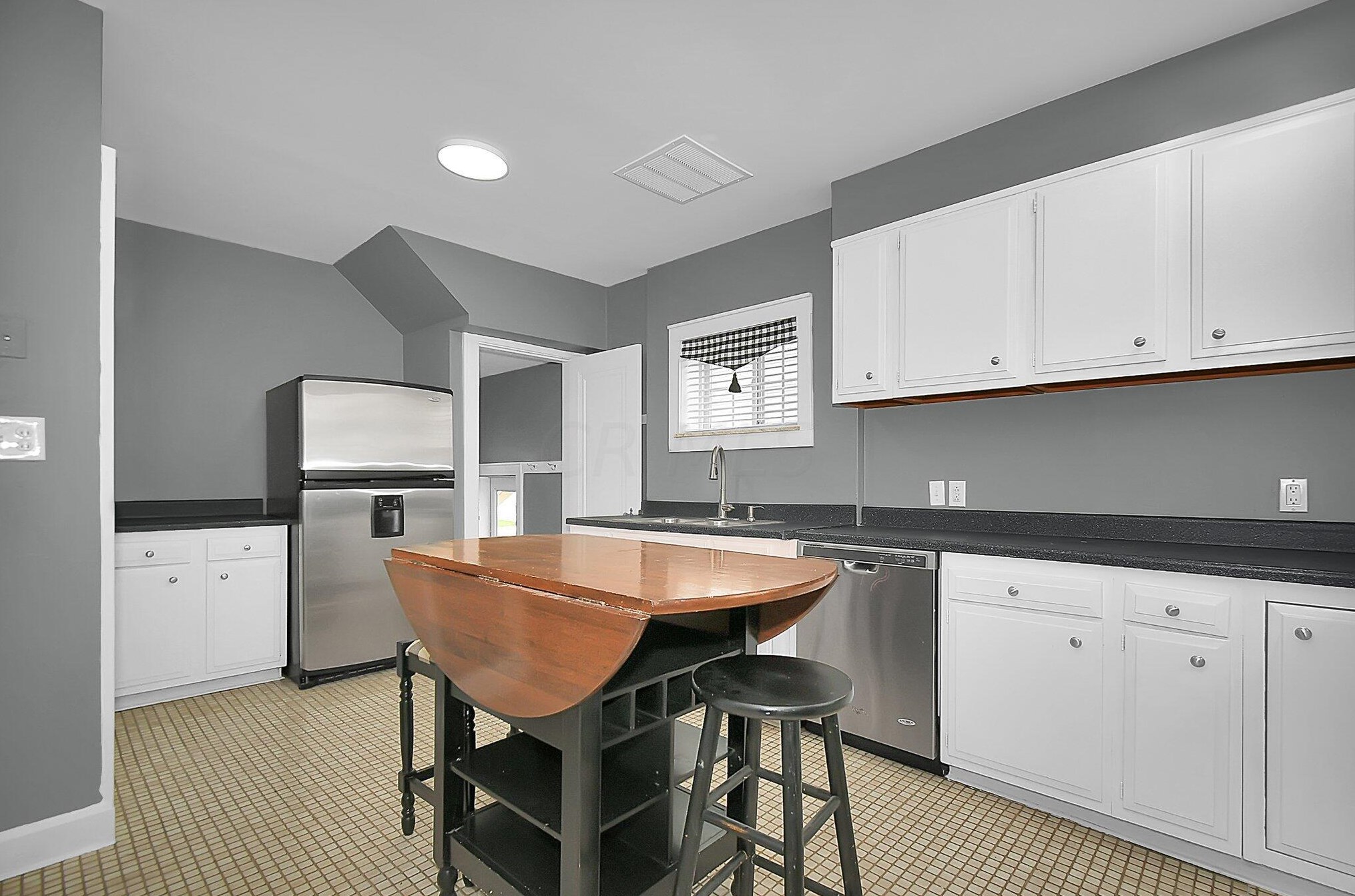 492 Hilltonia Ave, Columbus OH 43223-1611 exterior