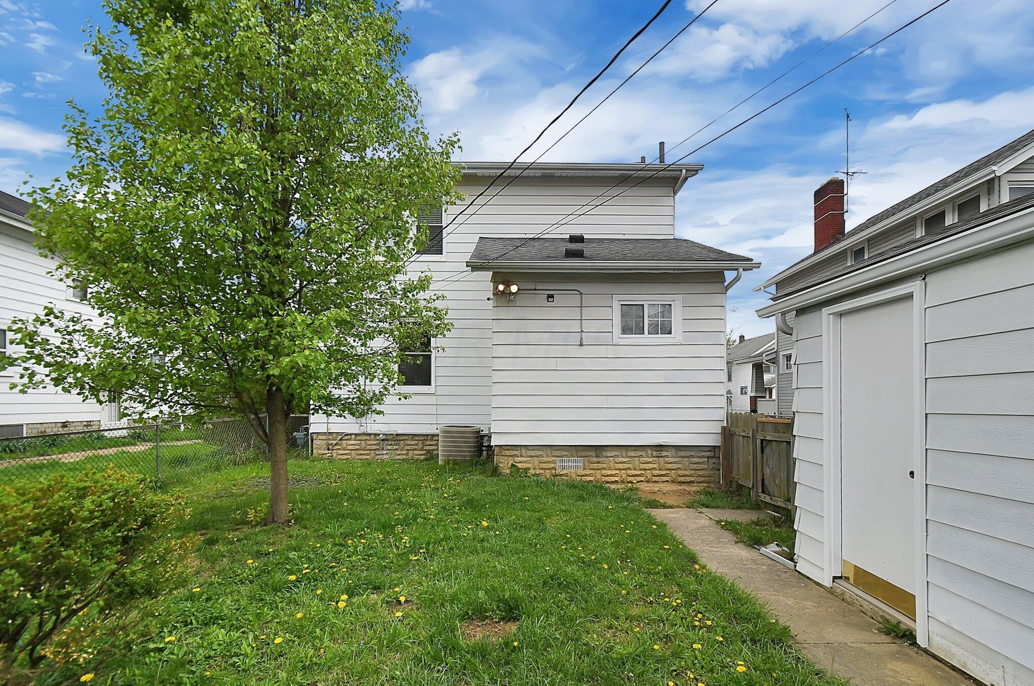 492 Hilltonia Ave, Columbus OH 43223-1611 exterior