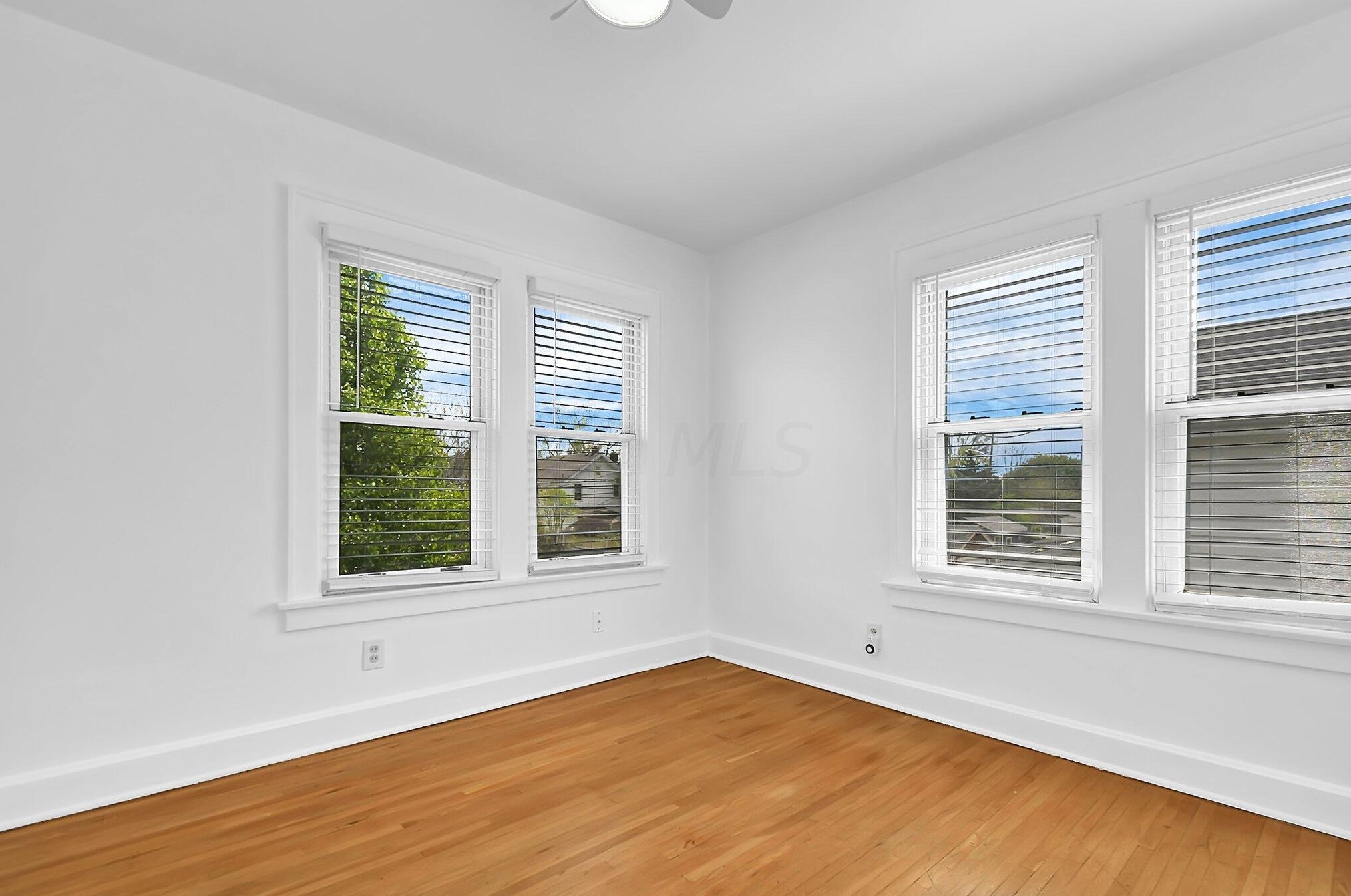 492 Hilltonia Ave, Columbus OH 43223-1611 exterior