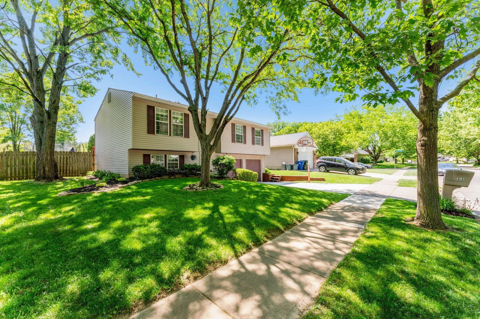 2181 Green Island Dr, Columbus, OH 43228-9433