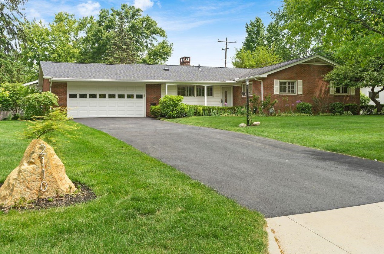 2110 Lytham Rd, Columbus, OH 43220-4632