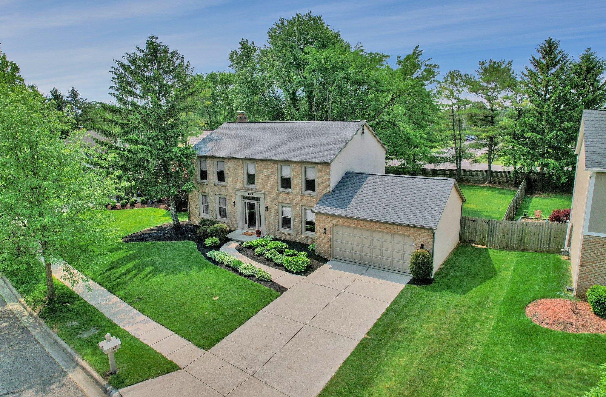 1189 Leicester Pl, Columbus OH 43235-2181 exterior