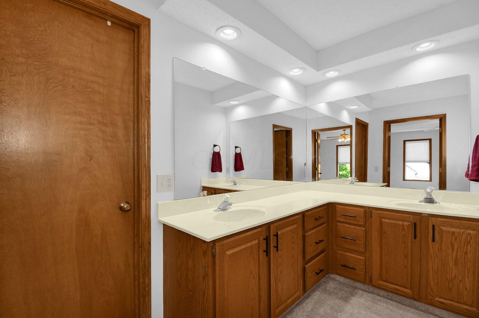 1189 Leicester Pl, Columbus OH 43235-2181 exterior