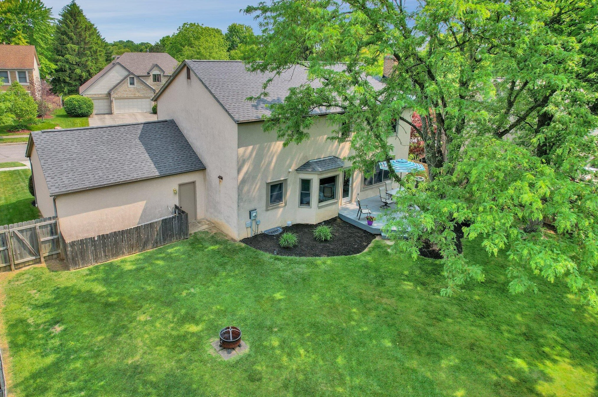 1189 Leicester Pl, Columbus OH 43235-2181 exterior