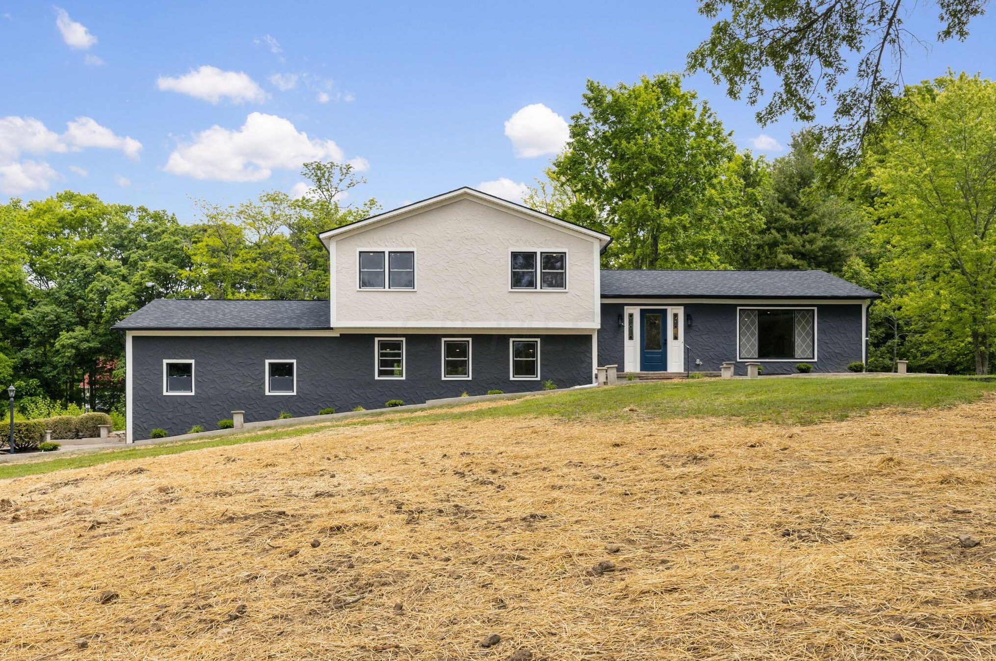 211 Apple Blossom Sw Rd, Pataskala, OH 43062