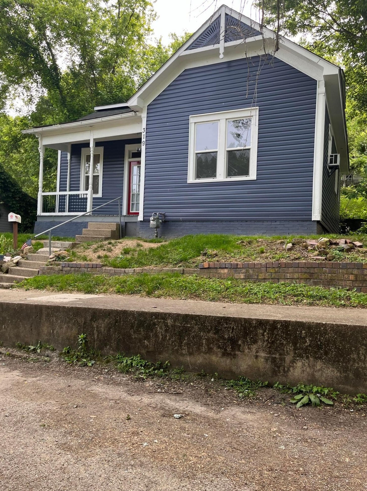 319 Elizabeth St, Nelsonville, OH 45764