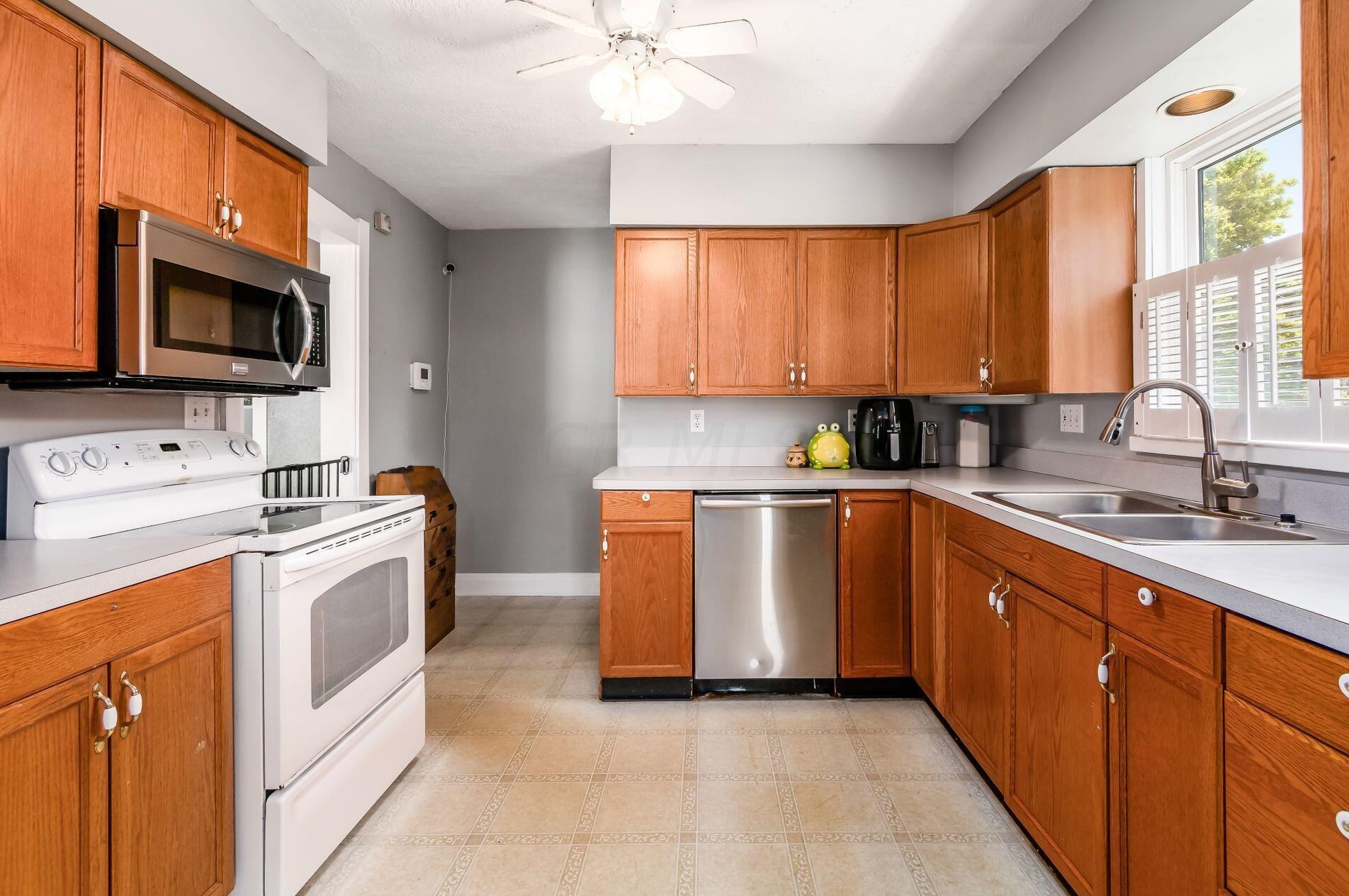 655 Hilltonia Ave, Columbus OH 43223-1703 exterior