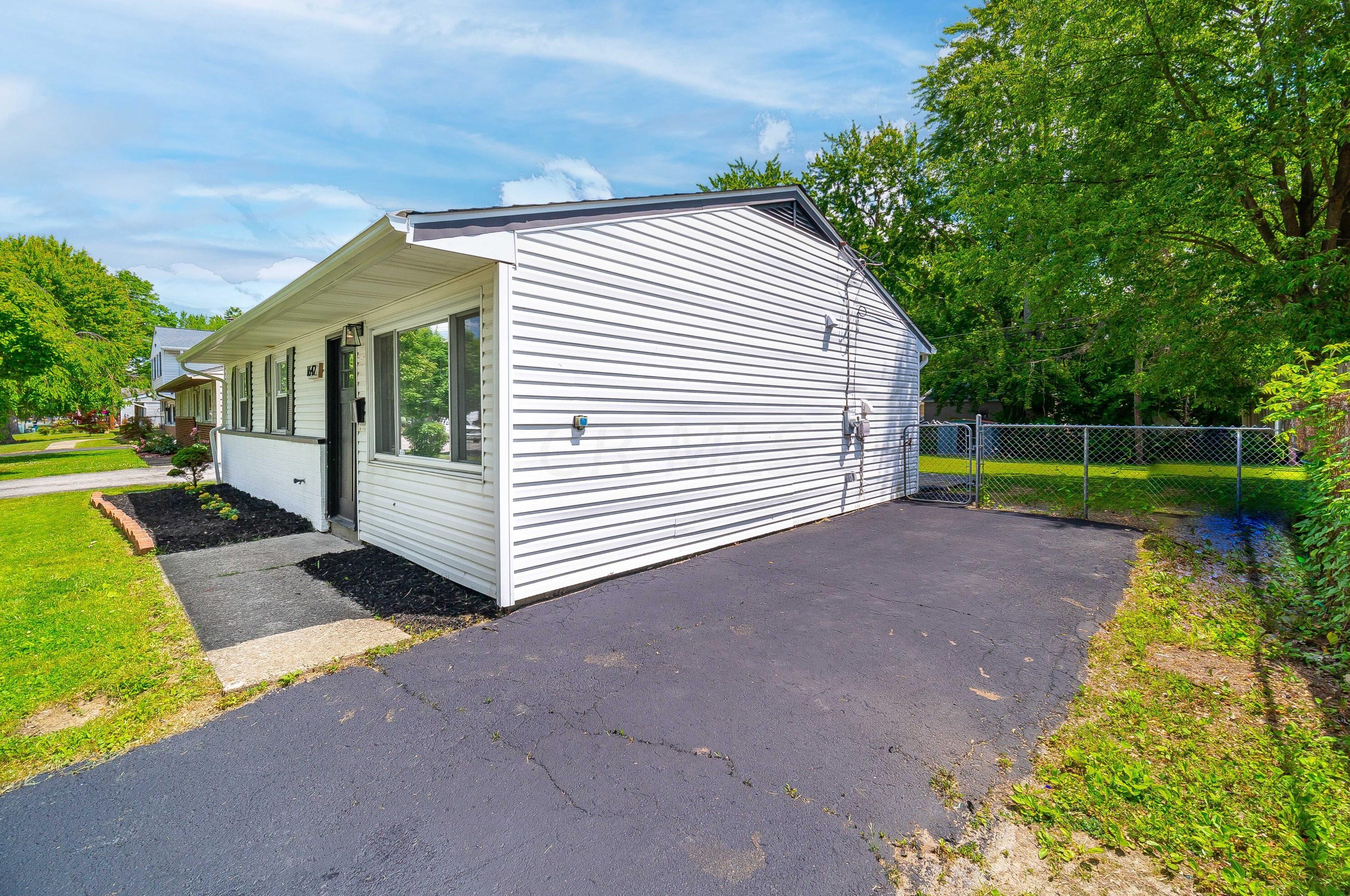 1642 Burlington Ave, Columbus, OH 43227-3632