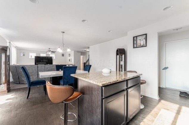 833 Cranberry Dr, Pataskala, OH 43062