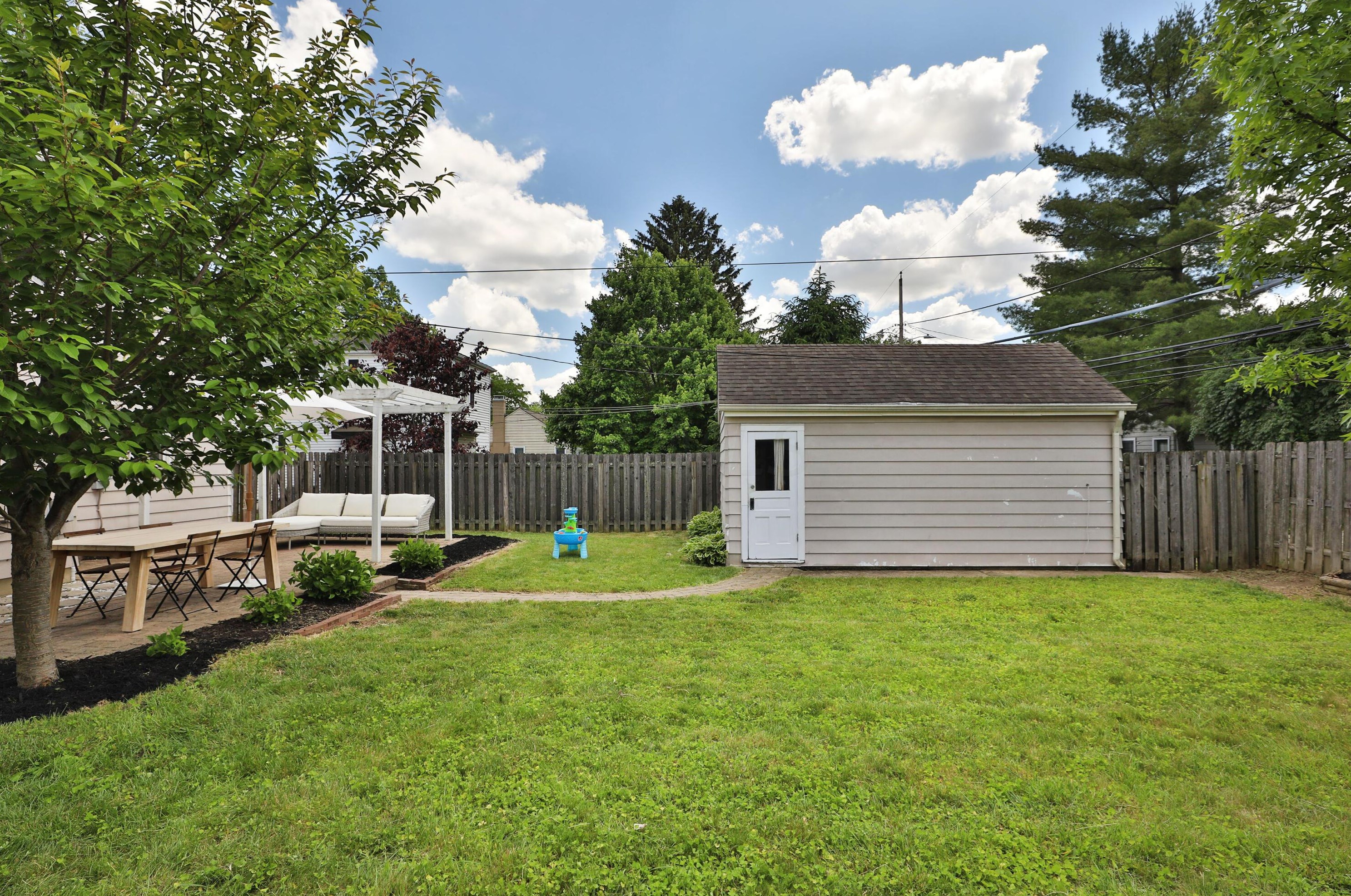 1011 Roosevelt Ave, Columbus OH 43209-1558 exterior