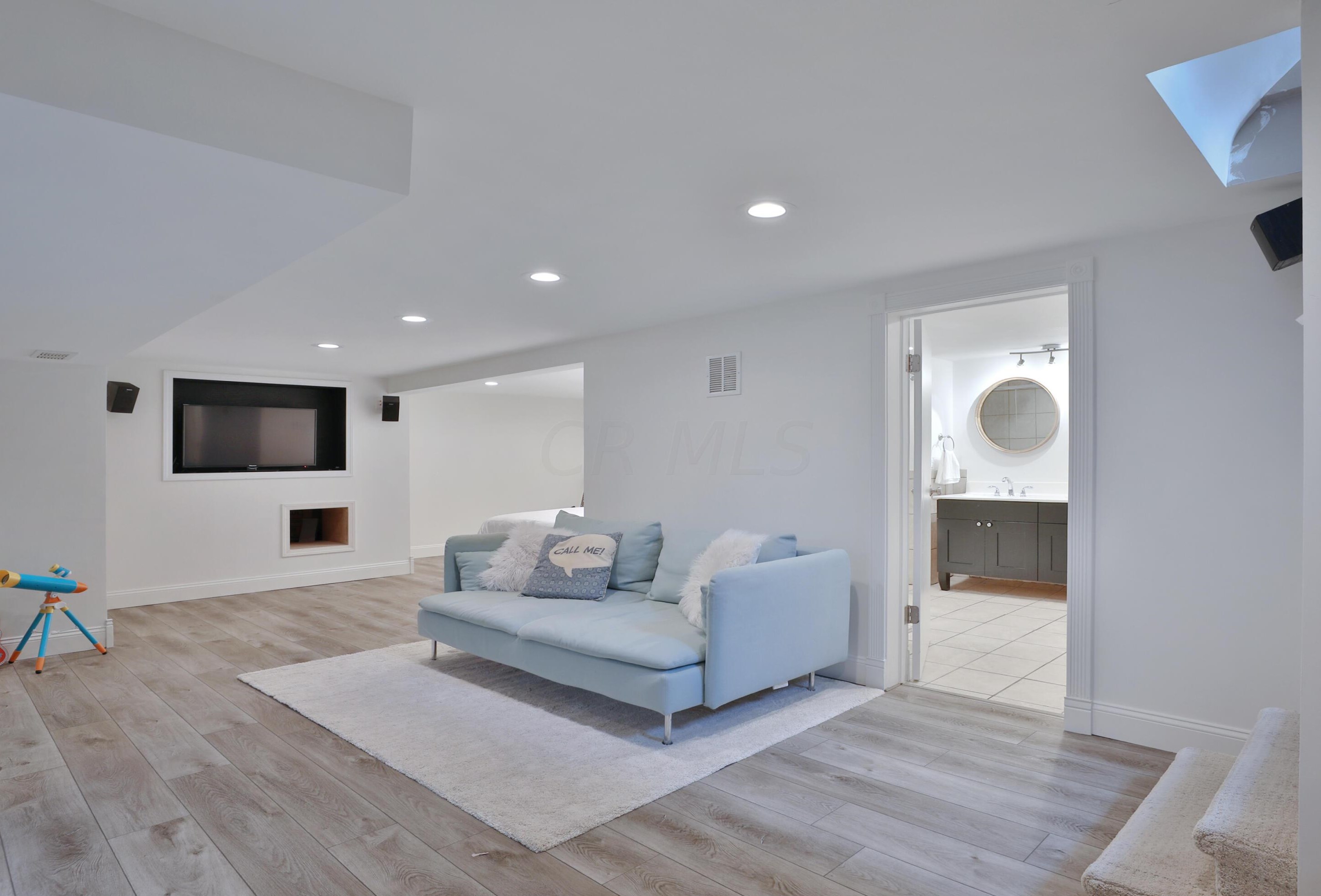 1011 Roosevelt Ave, Columbus OH 43209-1558 exterior