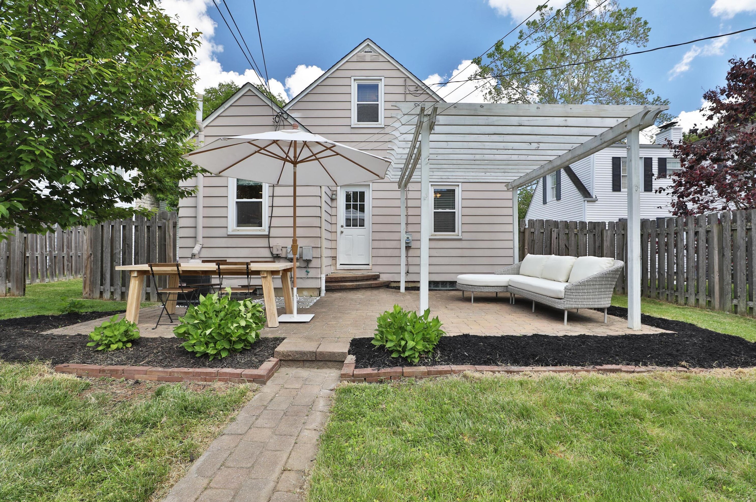 1011 Roosevelt Ave, Columbus OH 43209-1558 exterior