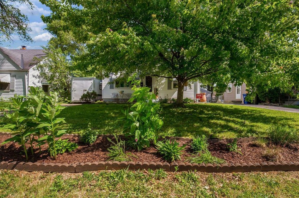 1300 Lenore Ave, Columbus OH 43224-3358 exterior