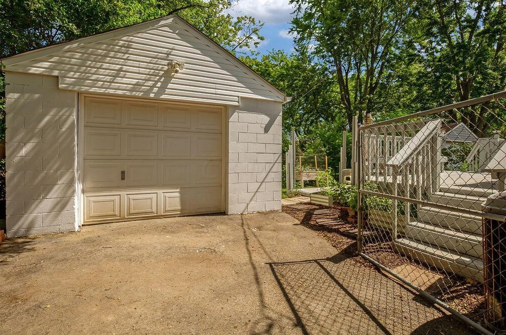 1300 Lenore Ave, Columbus OH 43224-3358 exterior