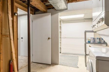 3845 Julia Ct, Columbus OH 43230-4133 exterior