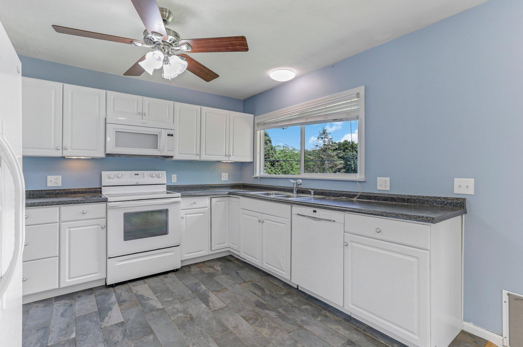 130 Alameda Ct, Lancaster OH  43130-2201 exterior