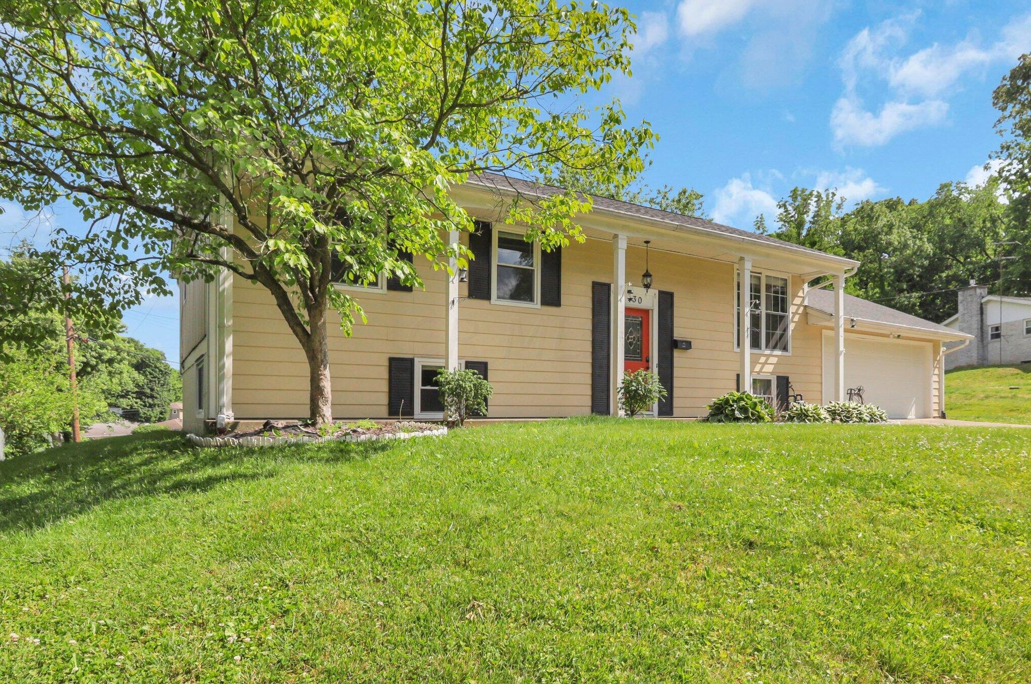 130 Alameda Ct, Lancaster OH  43130-2201 exterior