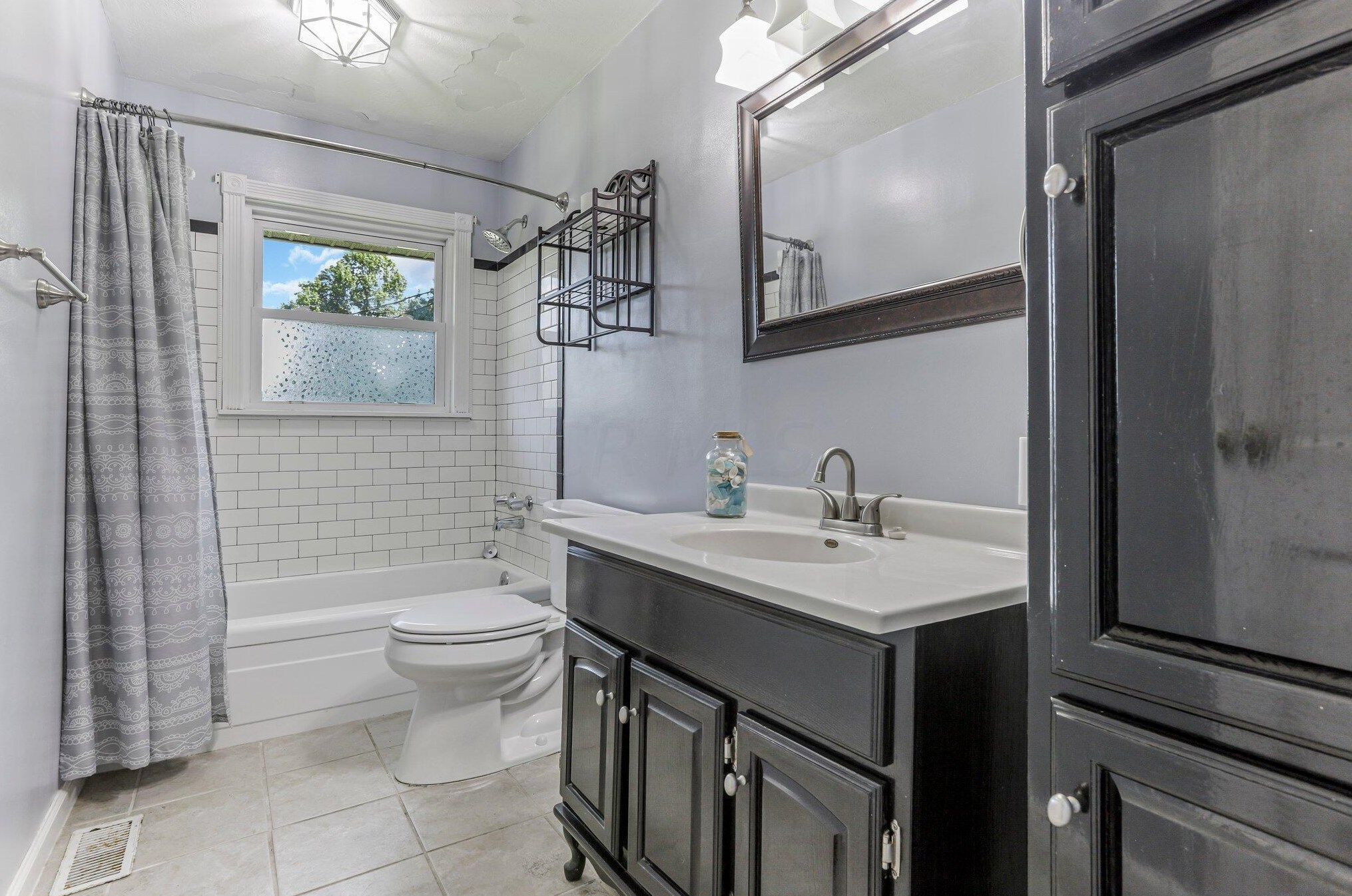 130 Alameda Ct, Lancaster OH  43130-2201 exterior