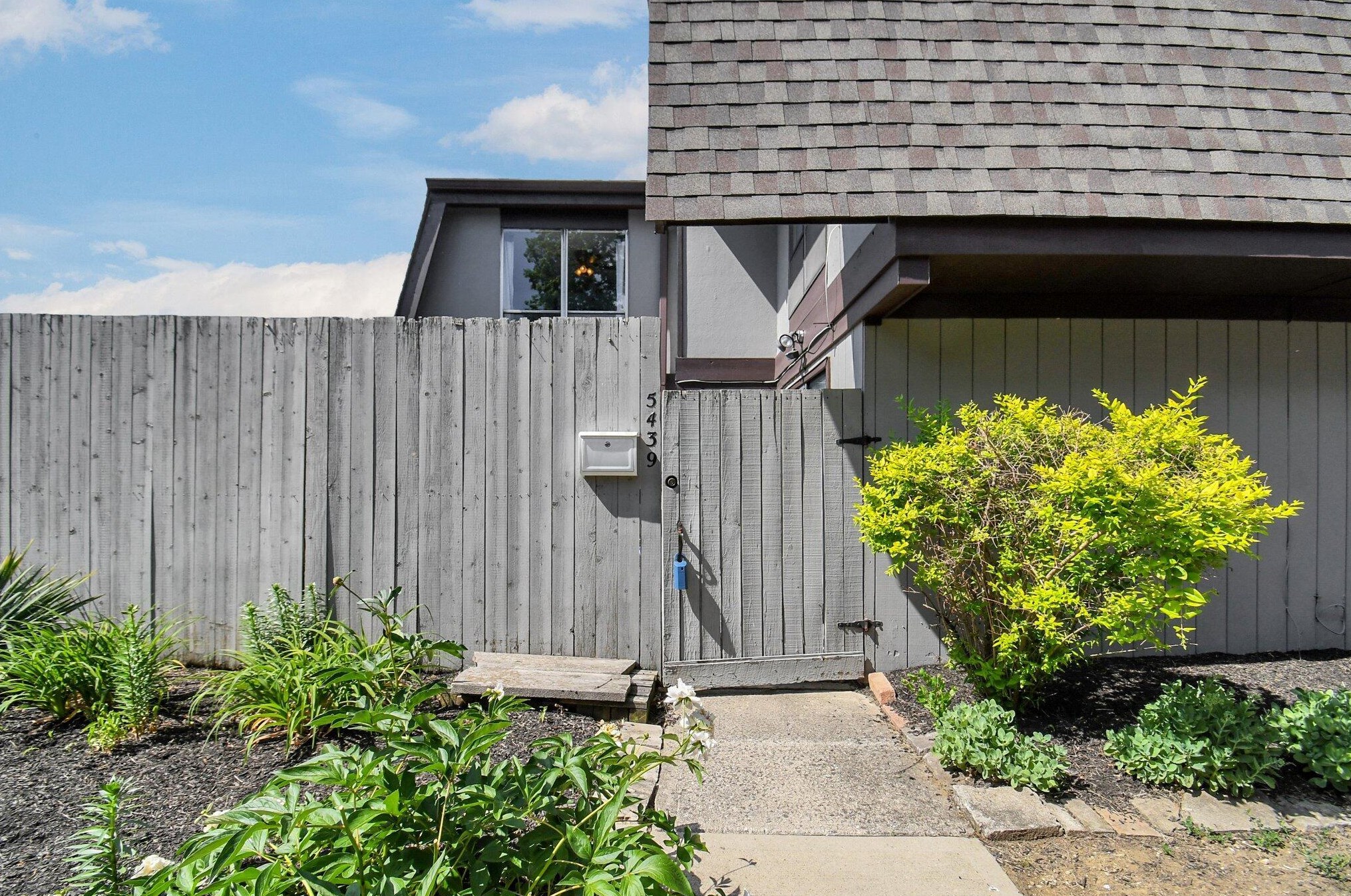 5439 Worthington Forest Pl, Columbus, OH 43229-4155