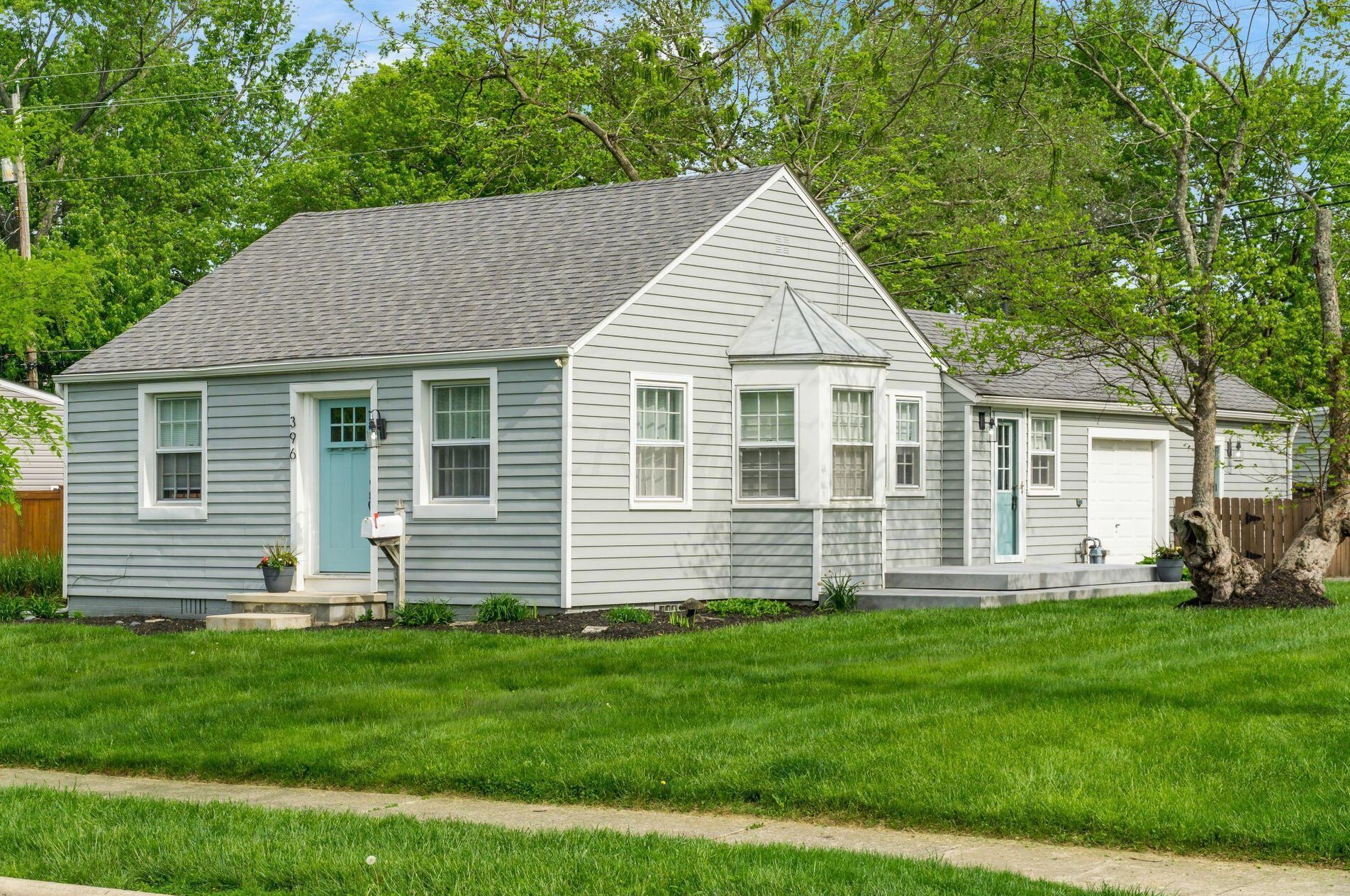 396 Selby Blvd, Columbus, OH 43085-3628