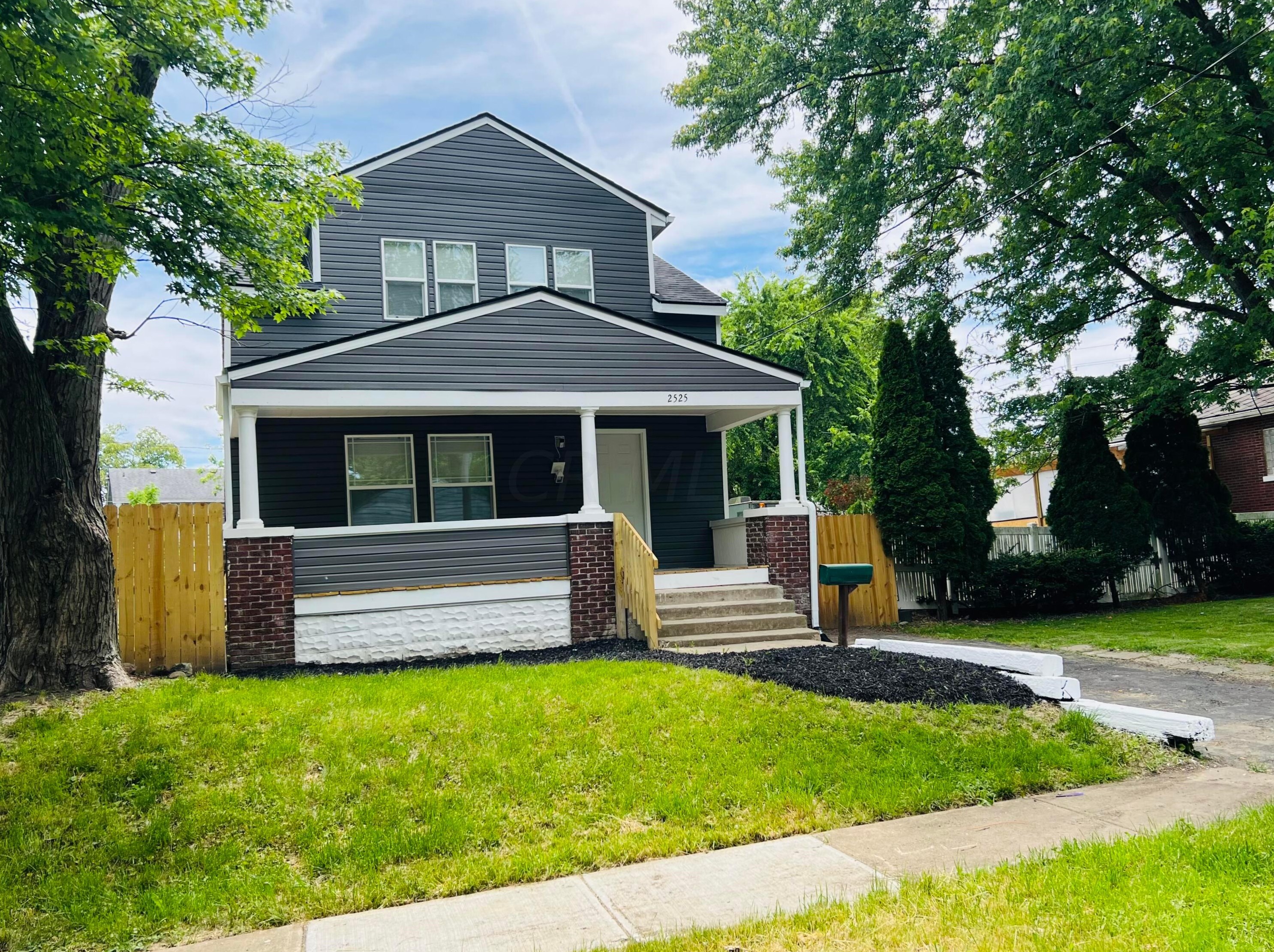 2525 Ridge Ave, Columbus, OH 43204-3723