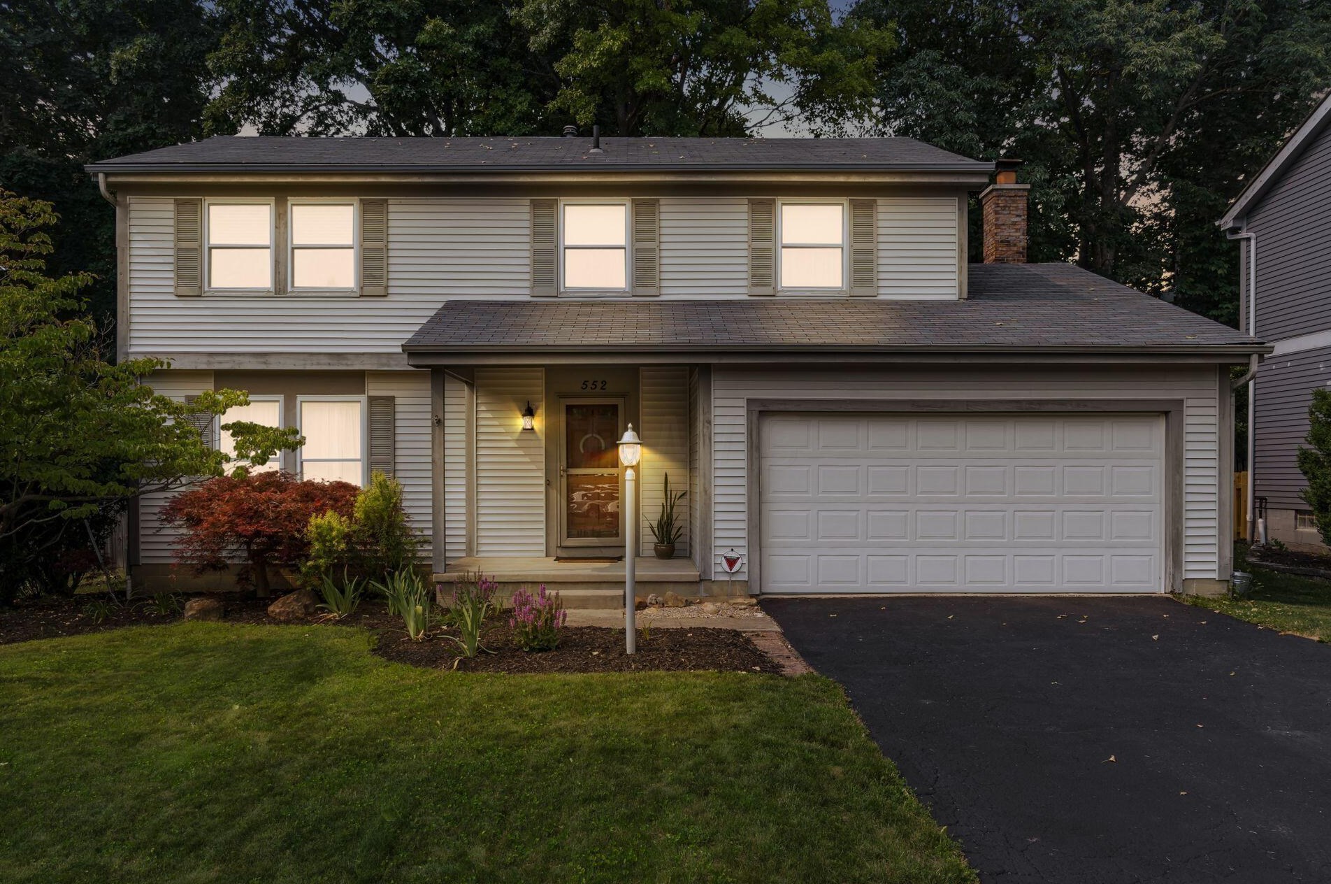 552 Indian Summer Dr, Columbus, OH 43214-1880